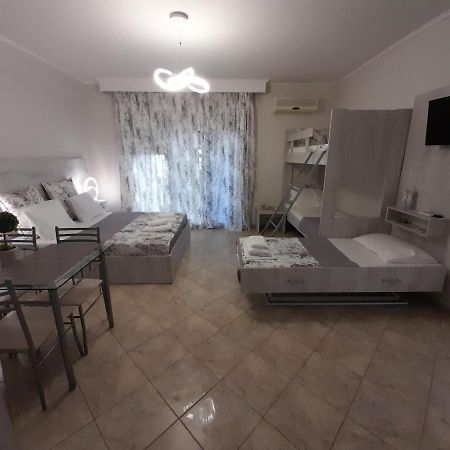 Studio Garden Apartment Nea Kallikrateia Exterior photo