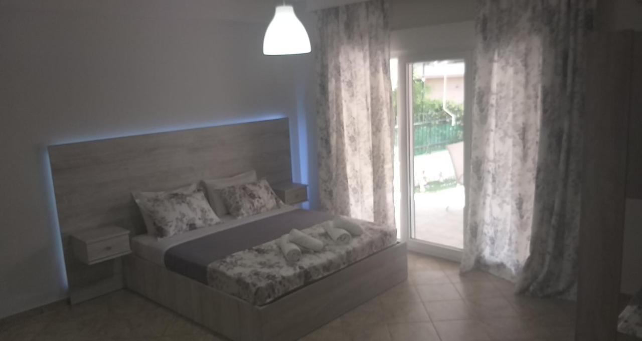 Studio Garden Apartment Nea Kallikrateia Exterior photo