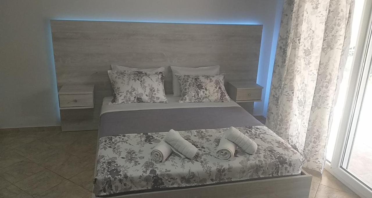 Studio Garden Apartment Nea Kallikrateia Exterior photo